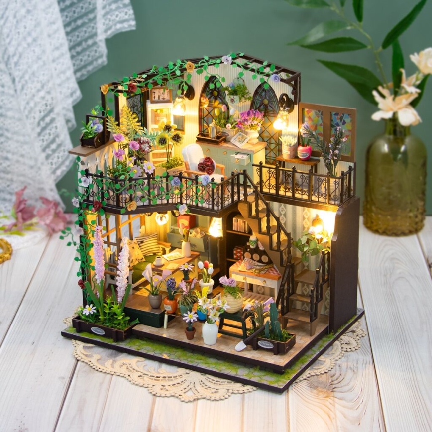 2Kids Toys - Miniatura de casa Darcyin casa floral 2xAAA