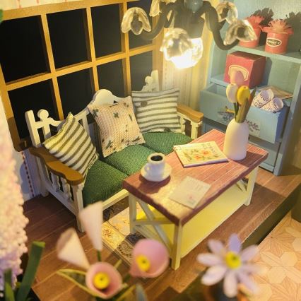 2Kids Toys - Miniatura de casa Darcyin casa floral 2xAAA