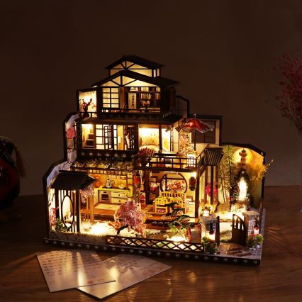 2Kids Toys - Miniatura de casa Villa Sakura elegante 2xAAA