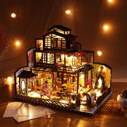 2Kids Toys - Miniatura de casa Villa Sakura elegante 2xAAA