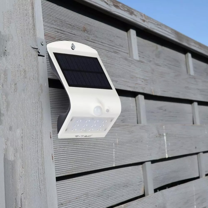 Aplique LED solar con sensor LED/1.5W/3,7V IP65 1200 mAh