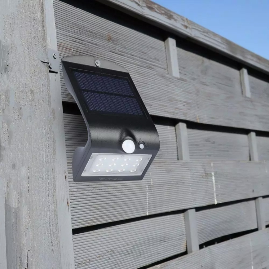 Aplique LED solar con sensor LED/1.5W/3,7V IP65 1200 mAh