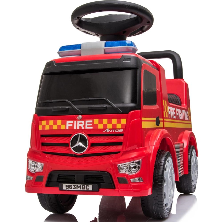 Bicicleta de empuje Mercedes Camión de bomberos 2xAA rojo
