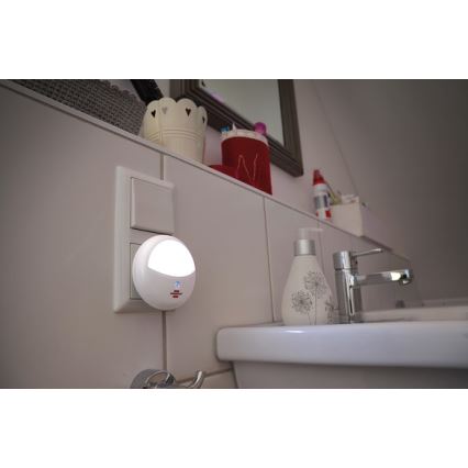 Brennenstuhl - Lámpara de orientación LED con sensor para enchufe LED/0,85W/230V