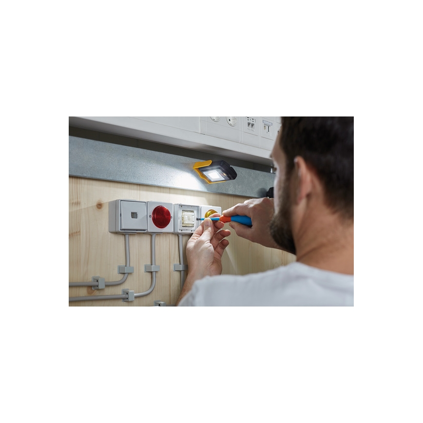 Brennenstuhl - Linterna de trabajo LED LED/3xAAA naranja