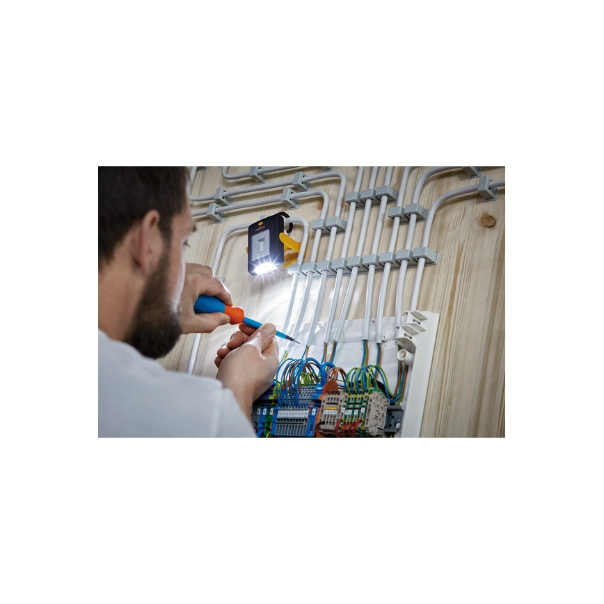 Brennenstuhl - Linterna de trabajo LED LED/3xAAA naranja