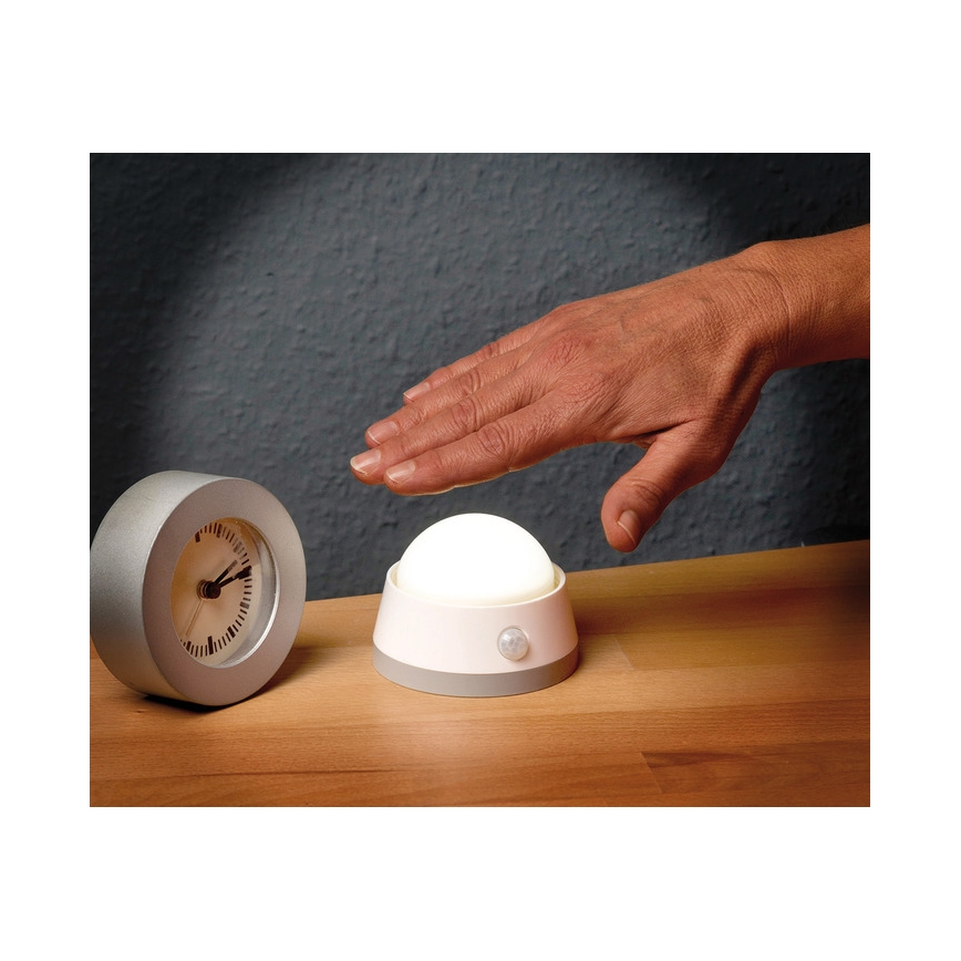 Brennenstuhl - Lámpara LED de orientación con sensor de movimiento LED/3xAA 3000K