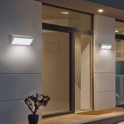 Brilagi - Aplique LED para exterior con sensor TRIANGLE LED/20W/230V gris IP65