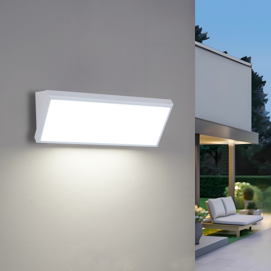 Brilagi - Lámpara LED de pared para exterior con sensor TRIANGLE LED/42W/230V blanca IP65