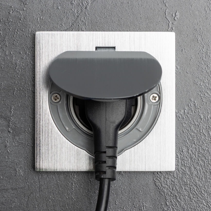 Brilagi - Enchufe de suelo empotrable de exterior IP55 cromo mate cuadrado