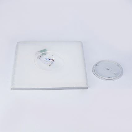 Brilagi - Plafón LED para baño ULTRA SLIM LED/24W/230V 42x42 cm plateado IP54