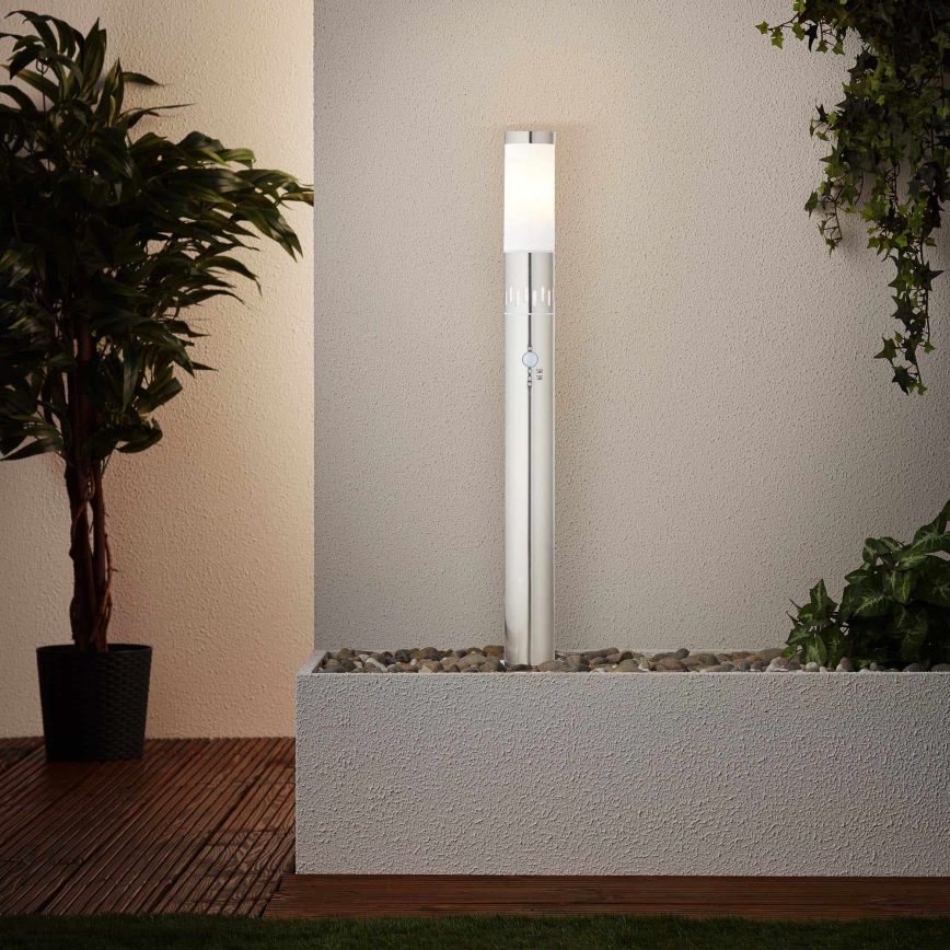 Brilliant - Lámpara LED de exterior con sensor LEIGH LED/0,9W/230V + 1xE27/11W 80 cm IP44 cromo brillante