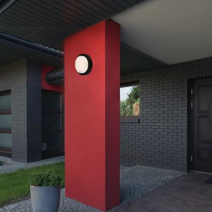 Brilo - Aplique exterior recargable LED con sensor, 4W/5V, 4400 mAh, IP44, negro