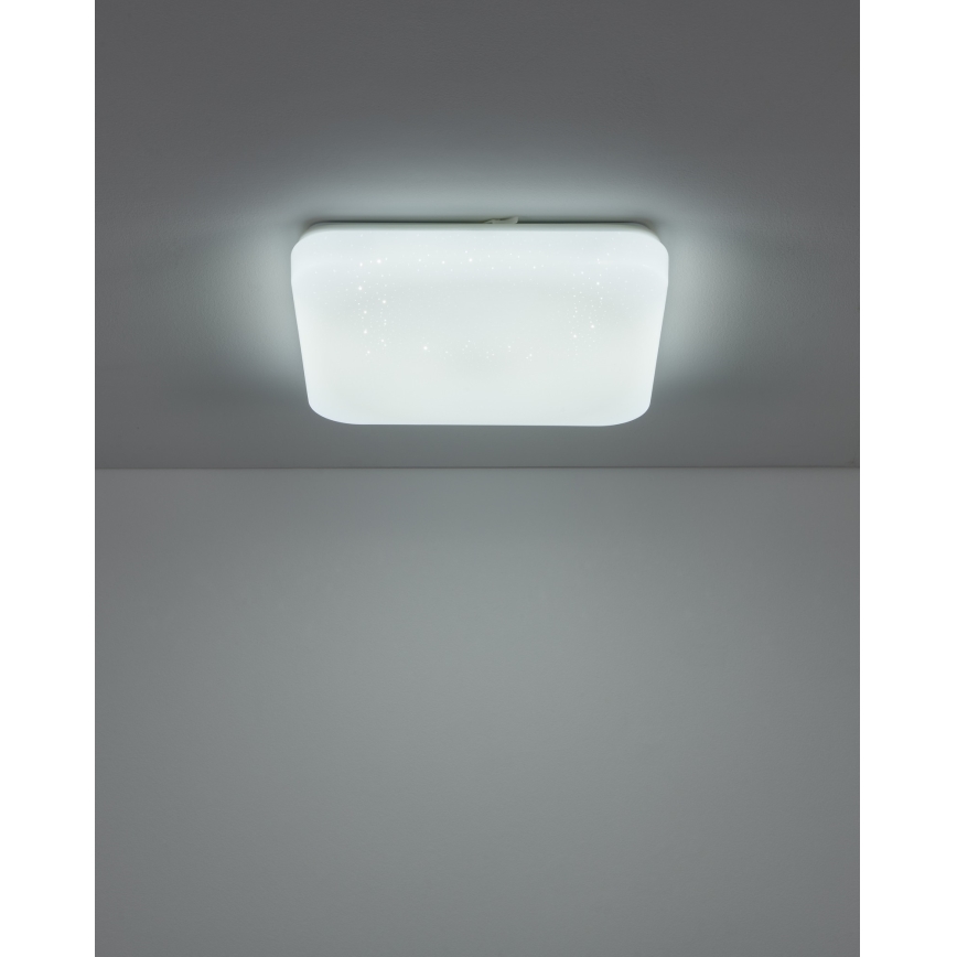 Eglo - Plafón LED para baño, 18W, 230V, 33x33 cm, IP44
