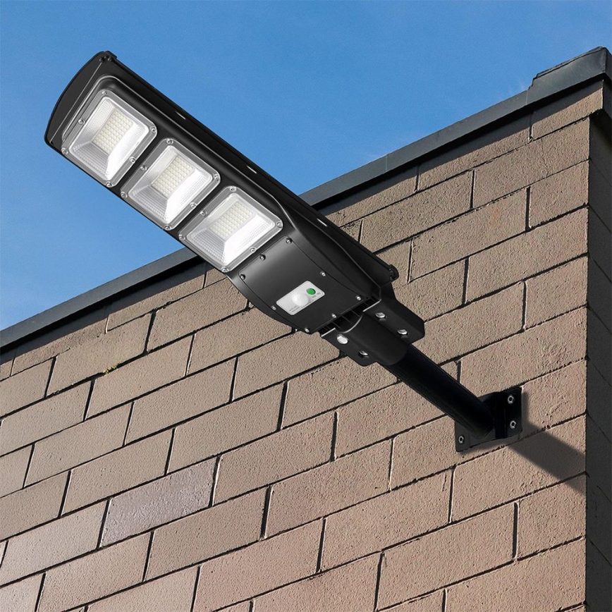 Farola solar LED regulable con sensor de movimiento y crepuscular LED/12W/3,2V 6000K IP65 10000 mAh negro + mando a distancia