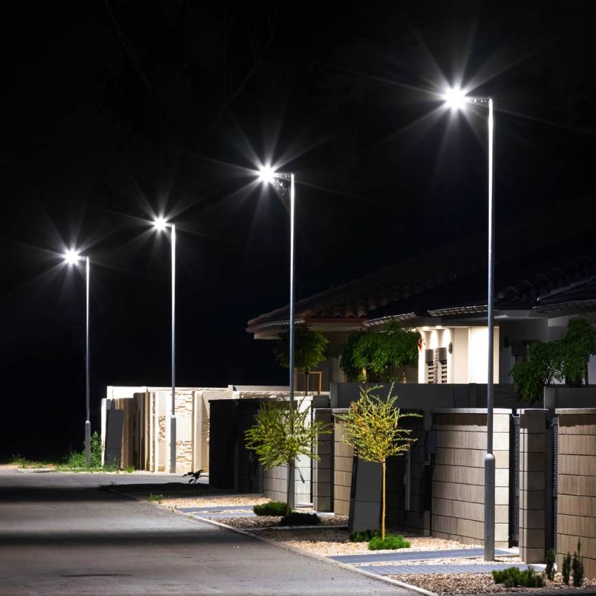 Farola solar LED VIA 150W/15000 mAh 3,2V 6000K IP65 + mando a distancia