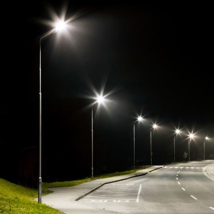 Farola solar LED VIA 150W/15000 mAh 3,2V 6000K IP65 + mando a distancia