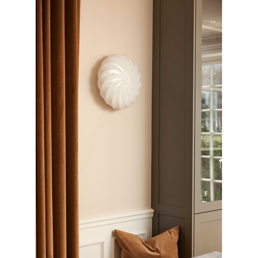 Halo Design 739547 - Aplique de pared TWIST 3xG9/28W/230V, diámetro 35 cm, blanco/latón