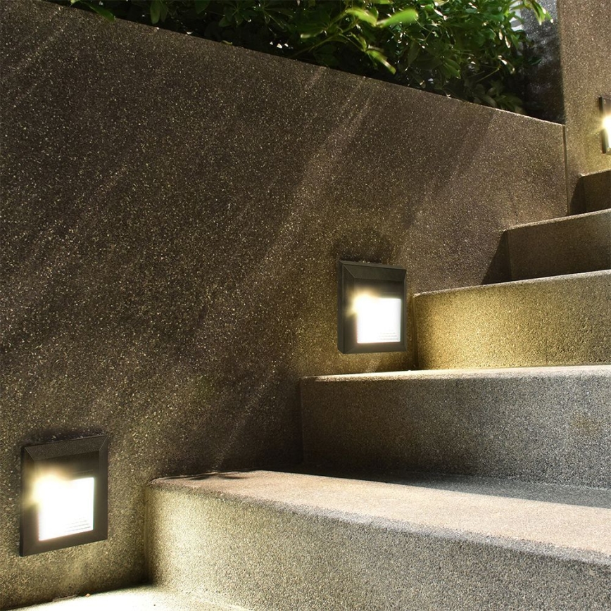 Iluminación de escalera LED exterior LED/2W/230V IP65 3000K negro