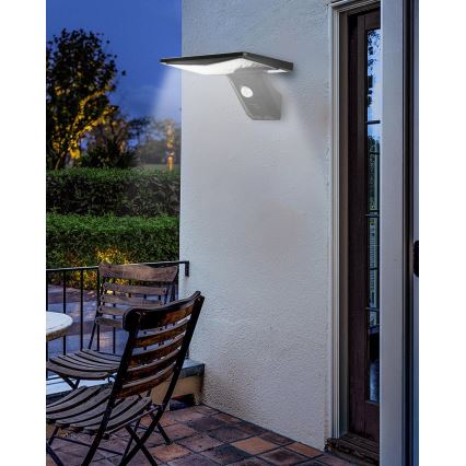 Aplique LED solar con sensor LED/2,6W/5,5V IP65 1800 mAh negro
