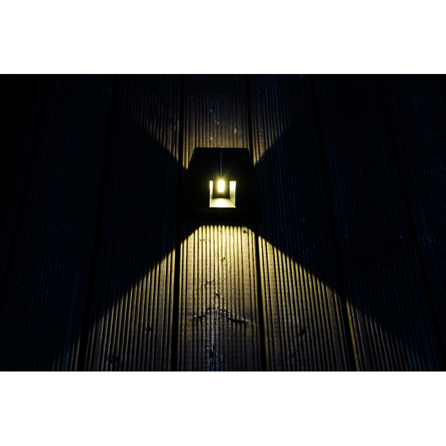 Lámpara de pared solar LED con sensor LED/2W/5V IP54 1300 mAh