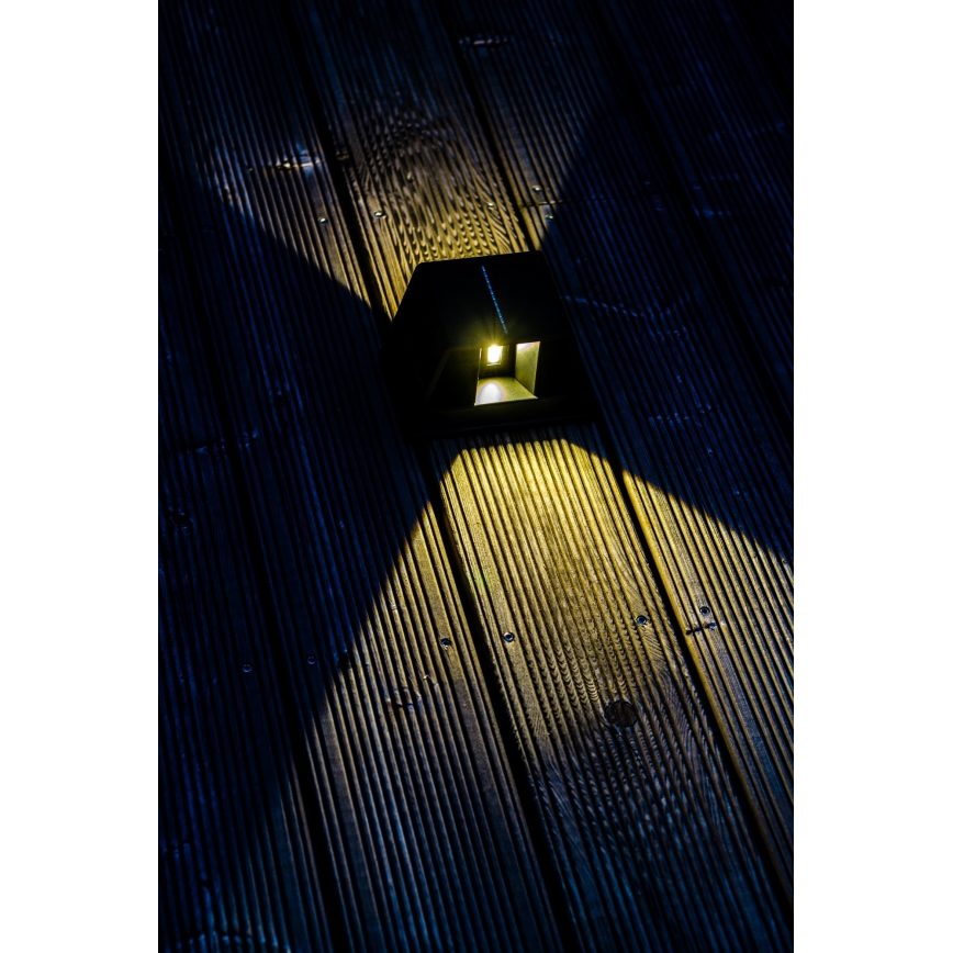 Lámpara de pared solar LED con sensor LED/2W/5V IP54 1300 mAh