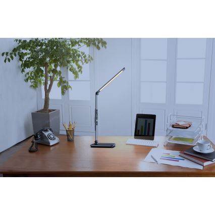 Lámpara de escritorio LED regulable LED/8,5W/230V con carga inalámbrica, plateada