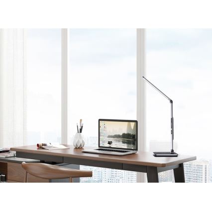 Lámpara de escritorio LED regulable LED/8,5W/230V con carga inalámbrica, plateada
