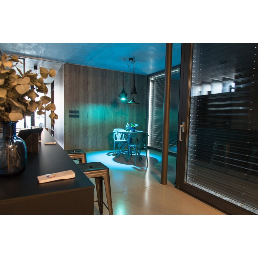 Immax NEO 07745L - Bombilla LED RGB+CCT regulable E14/6W/230V 2700-6500K Wi-Fi Tuya