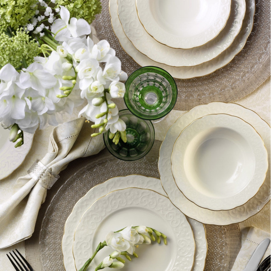 Juego de vajilla de 24 piezas — porcelana blanca con detalles dorados