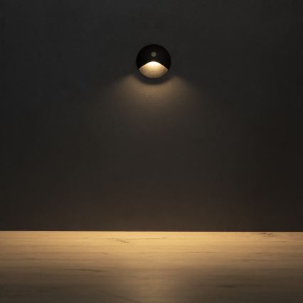 Aplique LED para escalera con sensor de movimiento y de crepúsculo EXIN LED/2,5W/230V 3000K IP65 negra redonda
