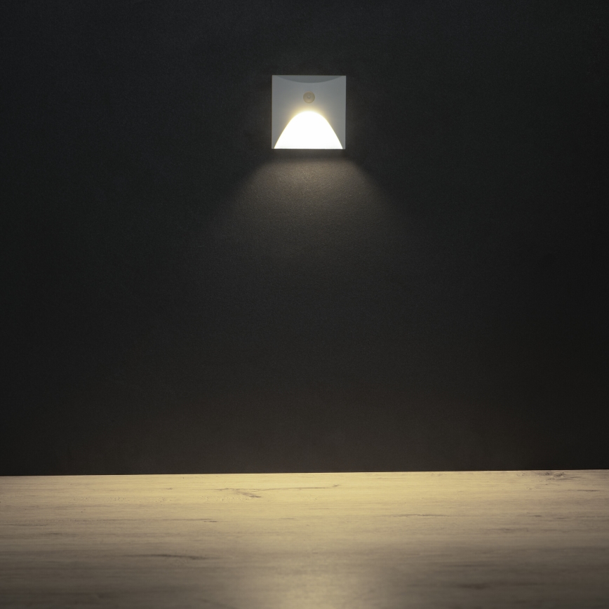 Luminaria LED para escalera EXIN con sensor de movimiento y crepuscular LED/2,5W/230V 4000K IP65 blanca cuadrada