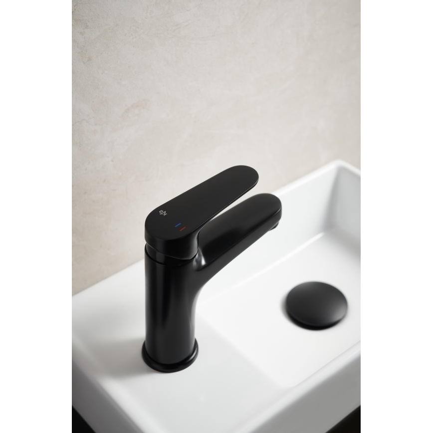 KFA Armatura 5552-815-81 - Grifo para lavabo + desagüe con rebosadero OTAVA 15 cm negro mate