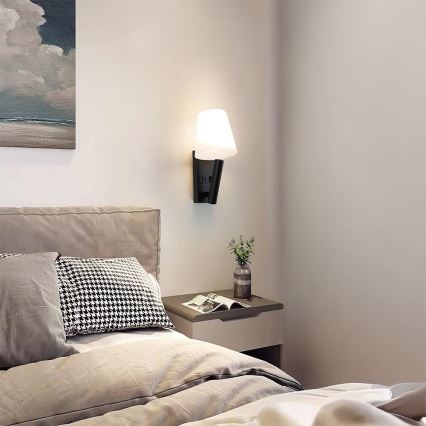 Lámpara de pared LED con puerto USB LED/2W/230V 3000K negra/blanca