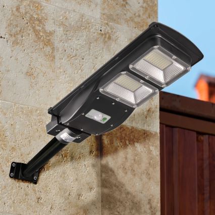 Lámpara solar LED para calle con sensor STREET 2xLED/6W/3,2V 12000 mAh IP65 + mando a distancia