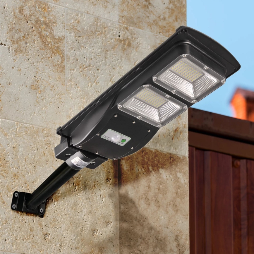Lámpara solar LED para calle con sensor STREET 2xLED/6W/3,2V 12000 mAh IP65 + mando a distancia