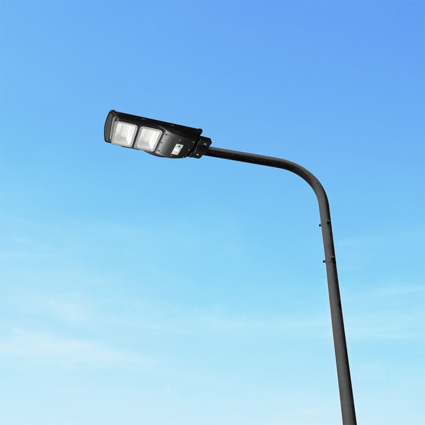 Lámpara solar LED regulable para exterior con sensor de movimiento y crepúsculo LED/8W/3,2V 6000K IP65 9000 mAh negra + mando a distancia