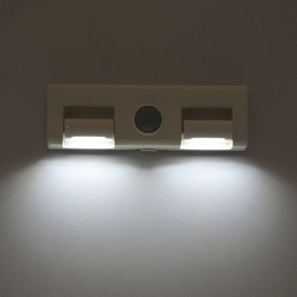 LED Aplique con sensor LED/3xAAA/4,5V