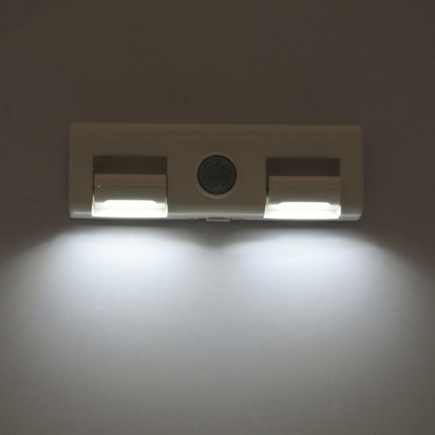 LED Aplique con sensor LED/3xAAA/4,5V