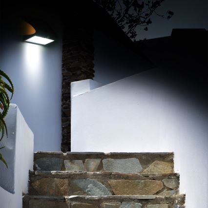 Lámpara solar LED con sensor de movimiento y crepúsculo LED/6,8W/4000 mAh 3,7V IP65