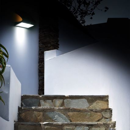 Lámpara solar LED con sensor de movimiento y crepúsculo LED/6,8W/4000 mAh 3,7V IP65