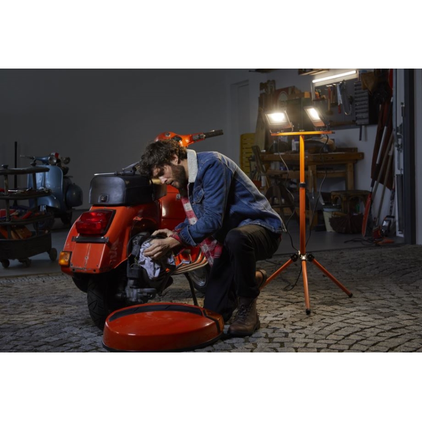 Ledvance - Reflector LED con soporte TRIPOD 2xLED/30W/230V IP65
