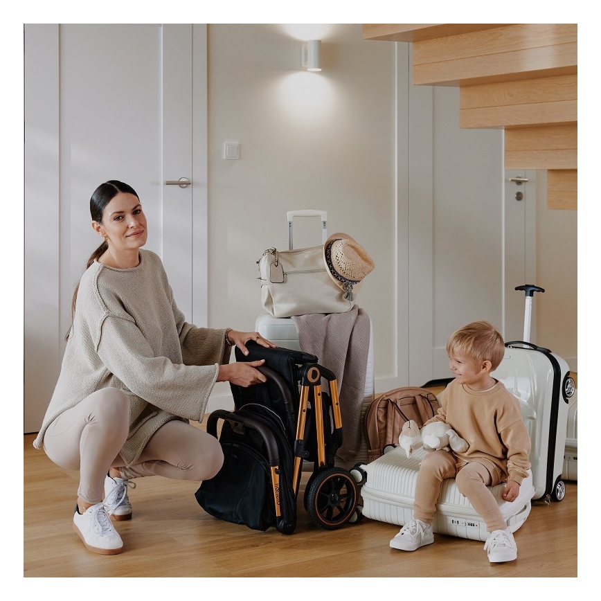 Lionelo - Cochecito deportivo CLOE negro/dorado