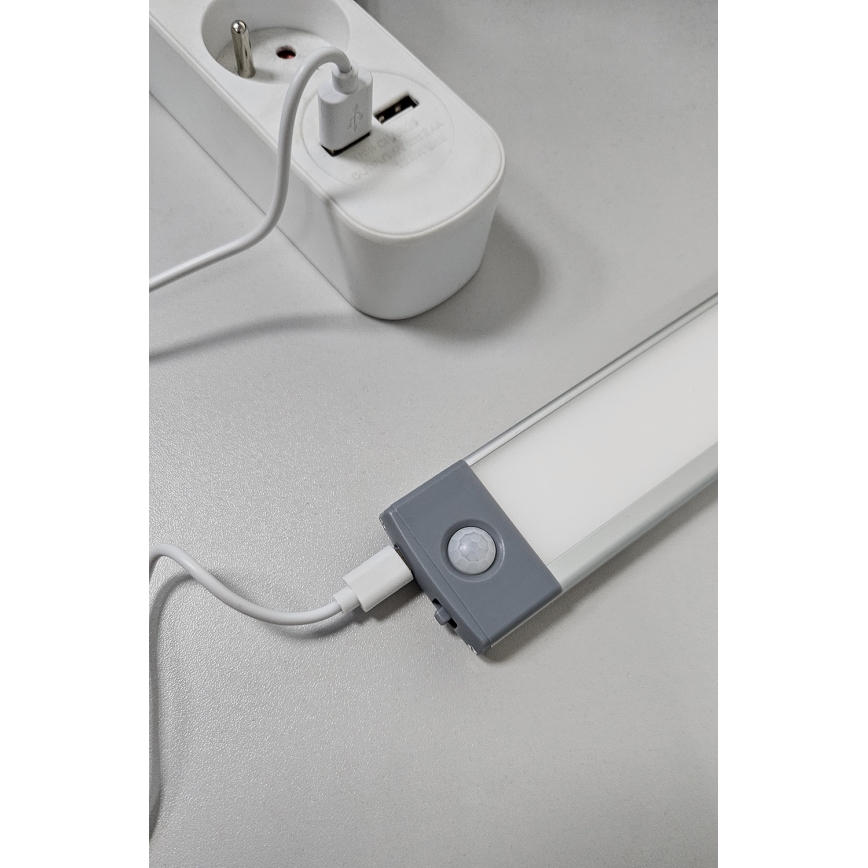 Iluminación LED recargable para muebles con sensor LED/3,5W/5V USB 800 mAh 4200K 46 cm