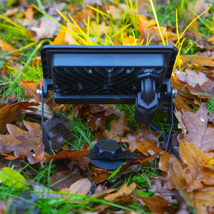 Reflector LED RGBW regulable SmartLife LED/20W/230V Wi-Fi IP65 2700-6500K