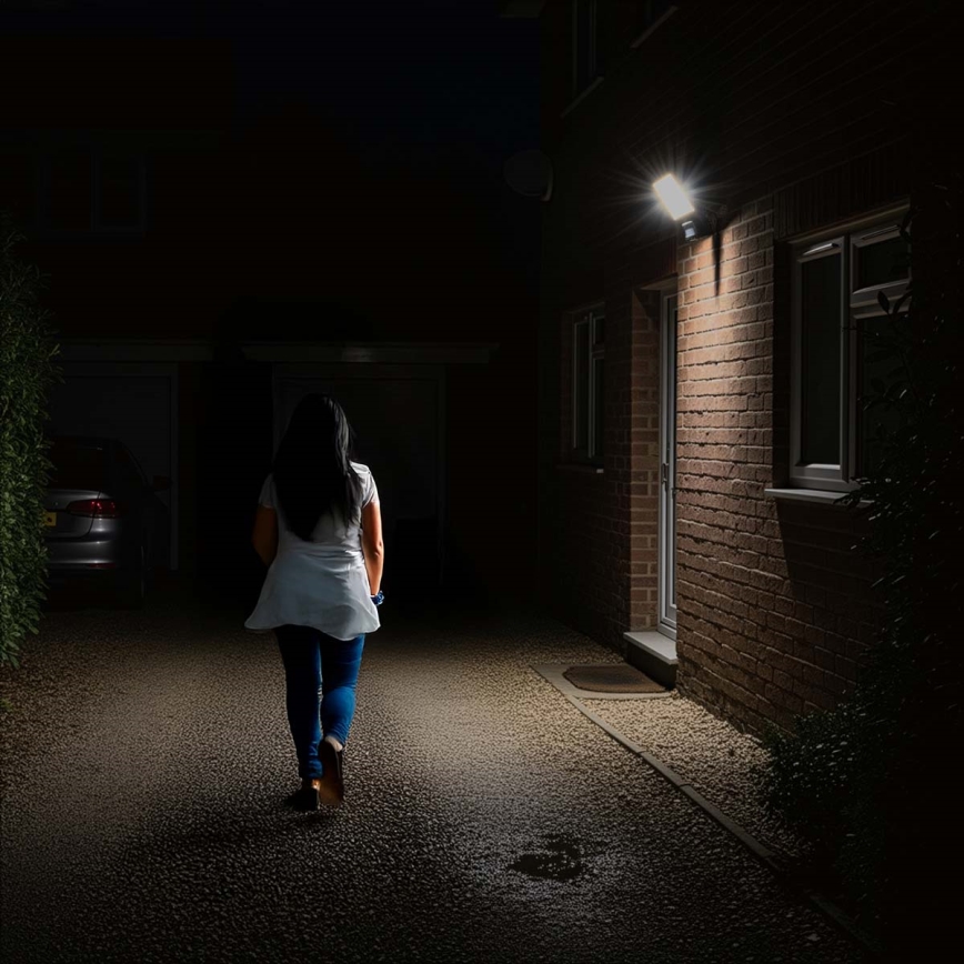 Proyector LED regulable con sensor de movimiento SmartLife LED/20W/230V 3000-6500K IP44 Wi-Fi