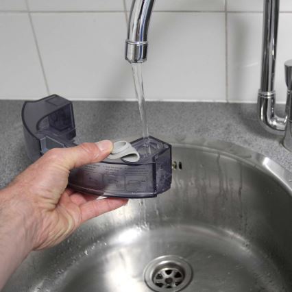 Aspiradora robótica inteligente con mopa 28W/2500 mAh Wi-Fi negra + mando a distancia
