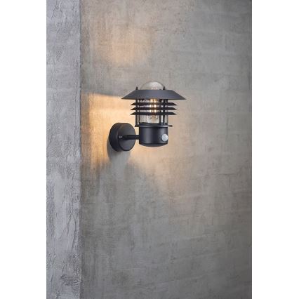Nordlux - Aplique de pared exterior con sensor VEJERS 1xE27/60W/230V IP54 negro