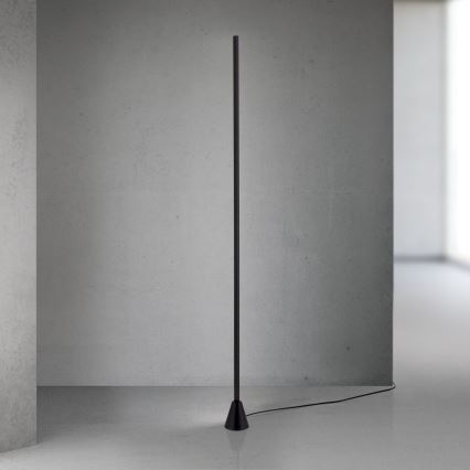 Lámpara de pie LED regulable con sensor de movimiento SOJIE LED/26W/230V negra