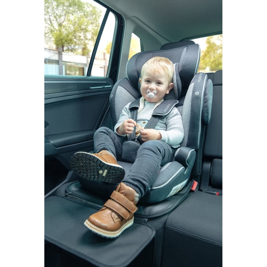 OSANN - Protector para debajo de la silla de coche infantil FeetUp, negro